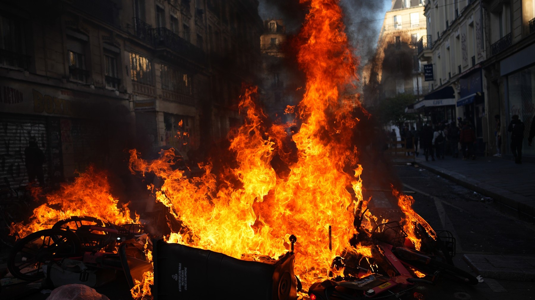 UE investighează rolul rețelelor rusești în cazul violențelor de la protestele din Franța și alte țări europene