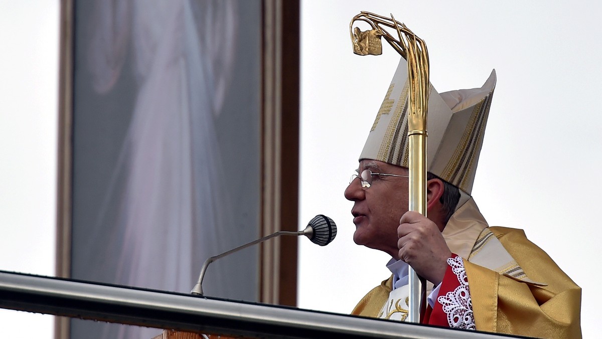 W Sanktuarium Bożego Miłosierdzia w Krakowie Łagiewnikach odbyły się główne obchody Święta Miłosierdzia Bożego. Głównej mszy św. o godz. 10 przy ołtarzu polowym przewodniczył i homilię wygłosił metropolita krakowski abp Marek Jędraszewski.