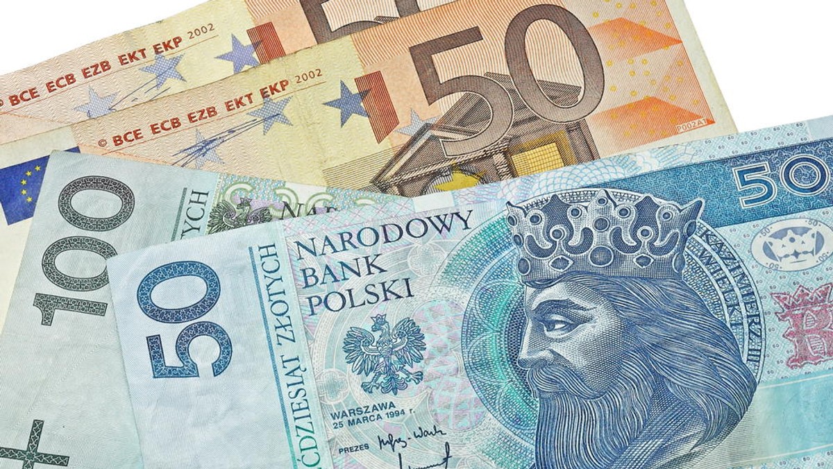 Narodowy Bank Polski uruchomił w poniedziałek nowy system SORBNET2, za pomocą którego prowadzony jest np. rozrachunek międzybankowy dla płatności w złotych - podało biuro prasowe NBP. System zapewnia także m.in. prawidłowe działanie ELIXIRA.