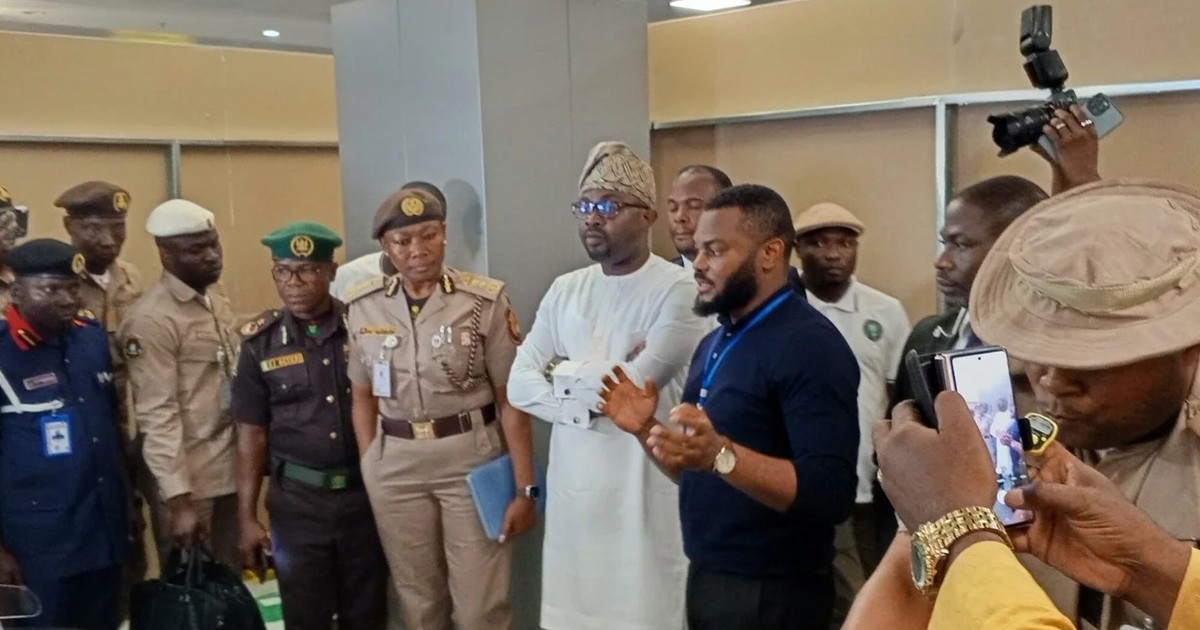 Lagos airport e-gates 100% ready in 3 weeks – Minister - Vimarsana News