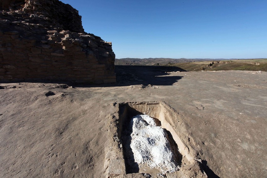 Masovna grobnica prekrivena malterom zbog zaštite