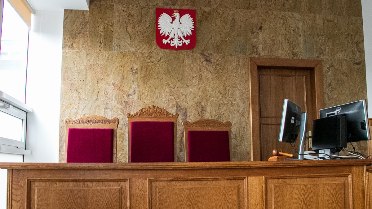 Proces Piotra Ż., byłego wykładowcy i wiceprzewodniczącego SLD na Dolnym Śląsku dobiega końca. Mężczyzna usłyszał 29 zarzutów, cztery z nich dotyczyły gwałtów, w tym dwóch zbiorowych - informuje "Gazeta Wyborcza".