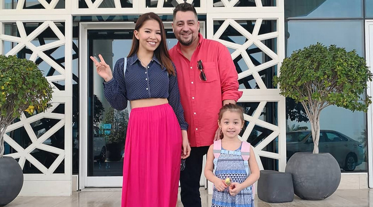 Caramel (mellette felesége, Szilvi és
lánya, Szofi)
szerint
mindenki
megérdemelné, hogy nyaralni
vihesse a családját /Fotó: Instagram