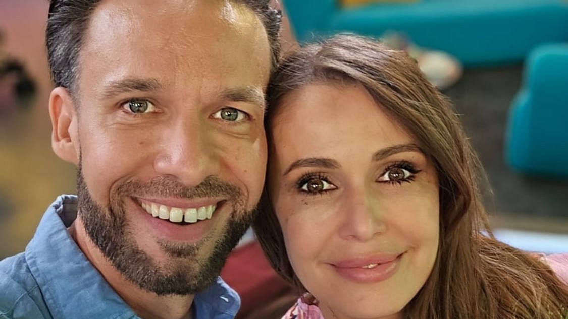Moderátori Lenka Šóošová a Roman Juraško.