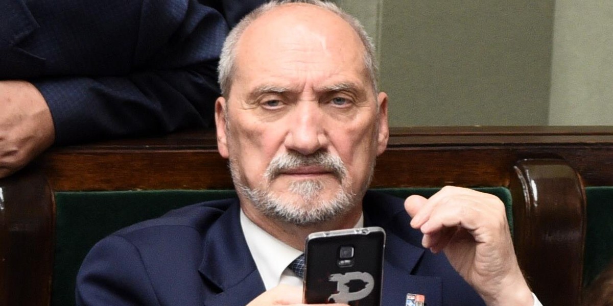 Macierewicz zmusił do tego powstańców