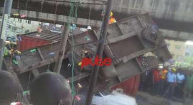 Container crushed two vehicles in Ojuelegba