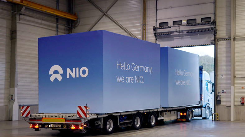 NIO - pierwsza stacja z fabryki na Węgrzech w drodze do Niemiec