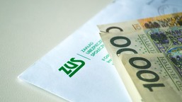 372 tys. wniosków do zus w miesiąc. nie wszyscy powinni się spieszyć