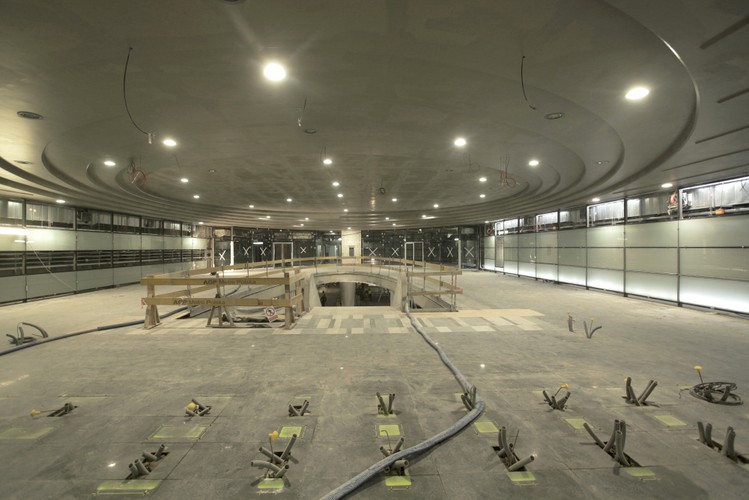 Główna sala stacji metra Rondo ONZ podczas budowy centralnego odcinka II linii kolei podziemnej w Warszawie, 25.04.2014