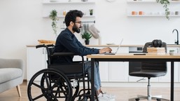 pracownik z niepelnosprawnoscia 2026 prawa przywileje