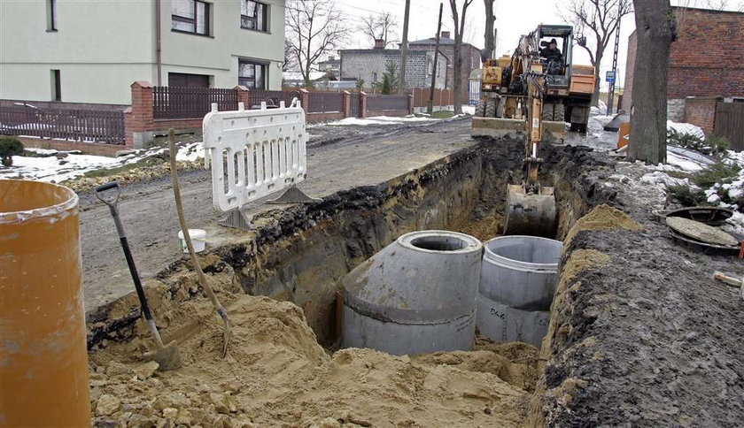 Jaroszowice , remont i budowa kanalizacji trwa od 2 lat a ma potrwac jeszcze do lipca