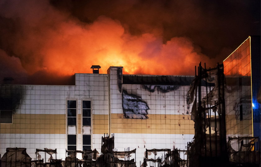 Wielki pożar w centrum handlowym w Rosji 