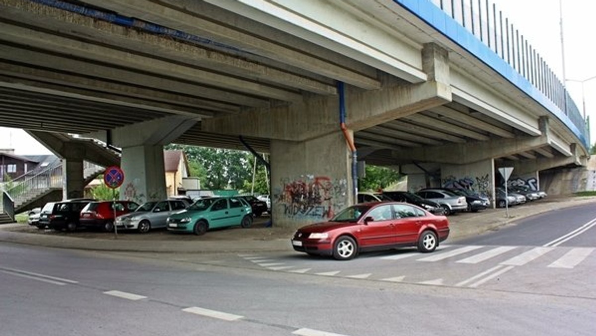 W Skierniewicach rozpoczęła się budowa parkingu przy ulicy Bielańskiej. Inwestycja powinna ucieszyć wszystkich parkujących w rejonie skierniewickiego dworca.