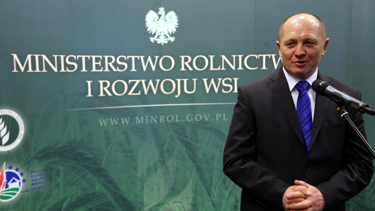 Ministerstwo rolnictwa chce poradzić sobie z problemem afrykańskiego pomoru świń w ciągu najbliższych trzech tygodni - zapowiada nowy minister rolnictwa Marek Sawicki. Jeszcze w poniedziałek ma wysłać wniosek do premiera ws. odwołania Głównego Lekarza Weterynarii.