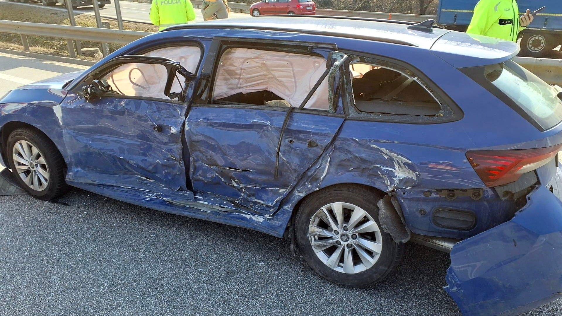 Dopravná nehoda nákladného a osobneho automobilu v čadci.