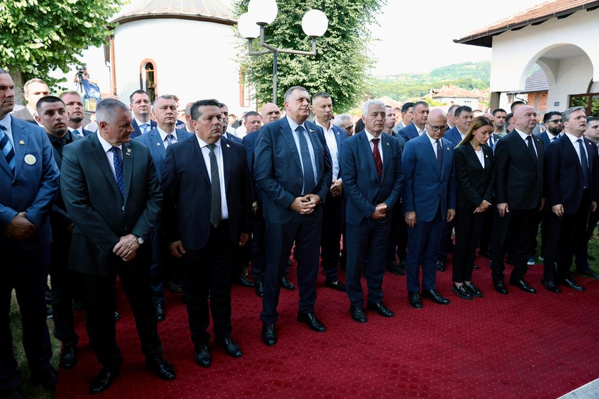 Liturgiji u Bratuncu su prisustvovali i Miloš Vučević i Milorad Dodik