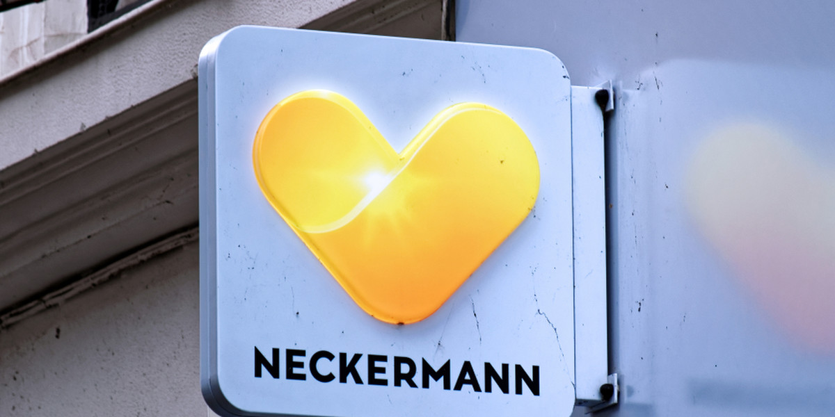 Neckermann Polska jest powiązane kapitałowo z biurem podróży Thomas Cook. Z touroperatorem poza krajem przebywa ok. dwóch tysięcy turystów z Polski. 