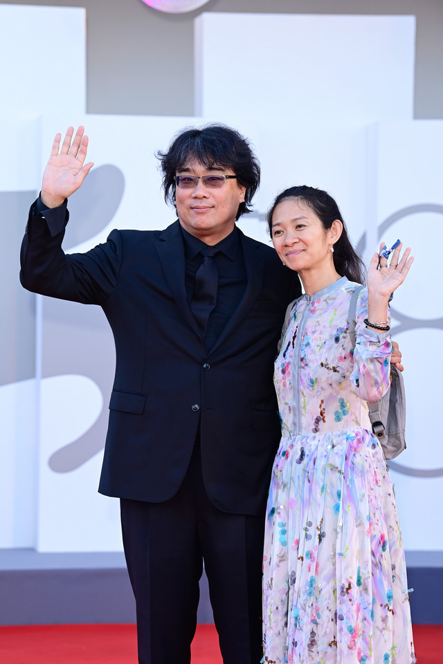 Bong Joon Ho i Chloé Zhao na ceremonii otwarcia  78. Festiwalu Filmowego w Wenecji