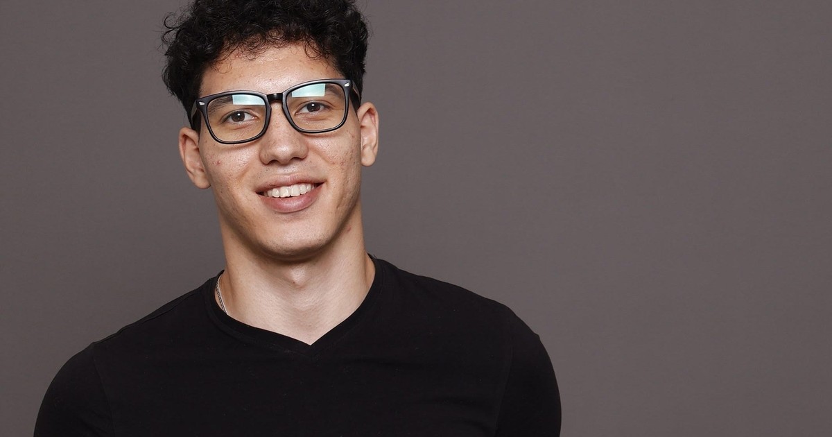 I'm a 22-year-old university student building an AI startup. The hardest part is losing student life.