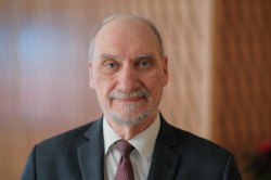 Macierewicz o USA: Jednoznaczne stanowisko ws. Ukrainy zmienia sytuację geopolityczną