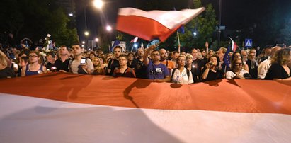 Polski naukowiec: Ja bym do tego bydła kazał strzelać!