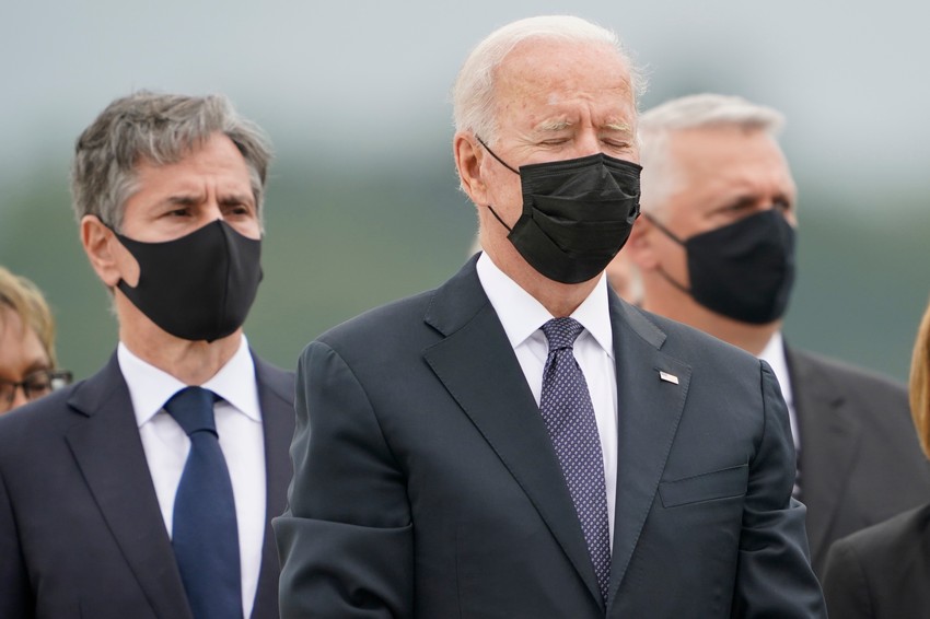 Džo Bajden odaje poštu vojnicima poginulim u Kabulu