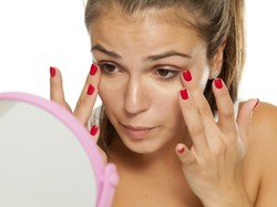 Lekcja maskowania, czyli profesjonalne, ale bajecznie proste sposoby na cienie pod oczami