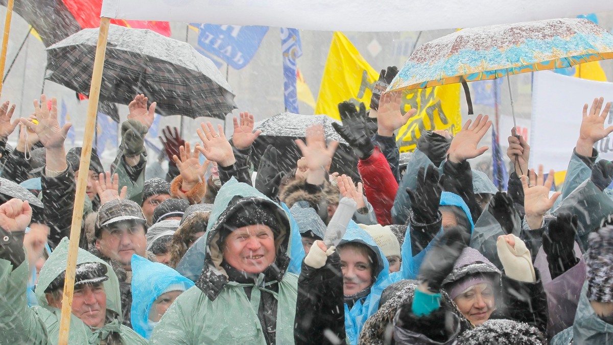 Kolejny masowy protest przeciwko nowemu kodeksowi podatkowemu premiera Ukrainy Mykoły Azarowa odbędzie się w czwartek - poinformowali dzis przedstawiciele małego i średniego biznesu, zgromadzeni na Majdanie (placu) Niepodległości w Kijowie.