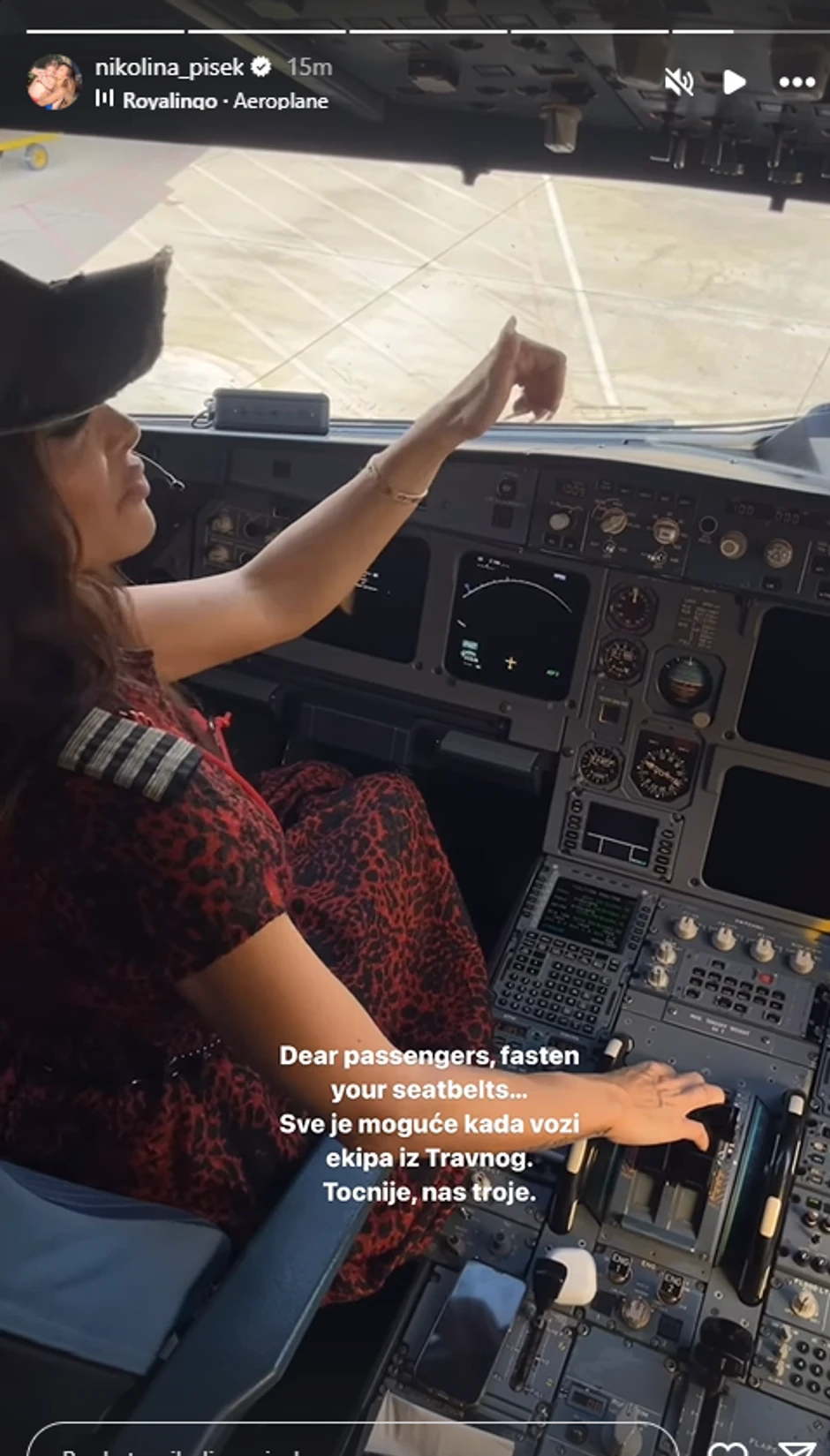 Nikolina Pišek vozi helikopter