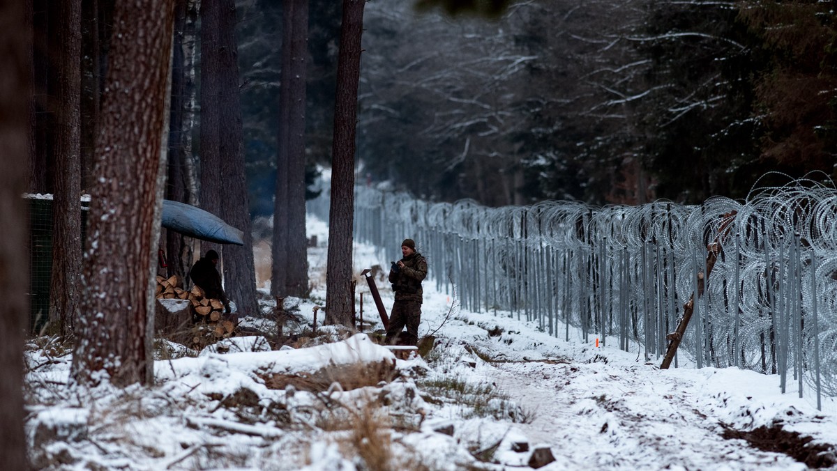 Posterunek Wojska Polskiego przy granicy z Białorusią nad rzeka Przewłoka w trudno dostępnym, bagiennym fragmencie Puszczy Białowieskiej.