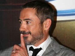 Robert Downey Jr. broni Mela Gibsona