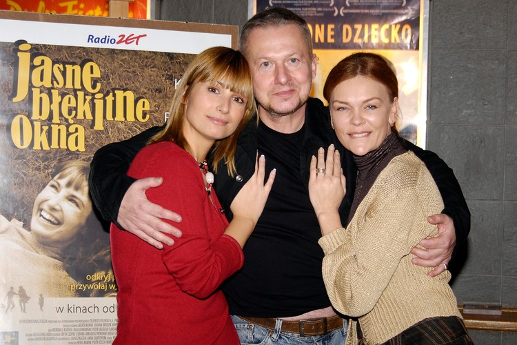 Beata Kawka, Joanna Brodzik i Bogusław Linda na premierze filmu 'Jasne, błękitne okna'