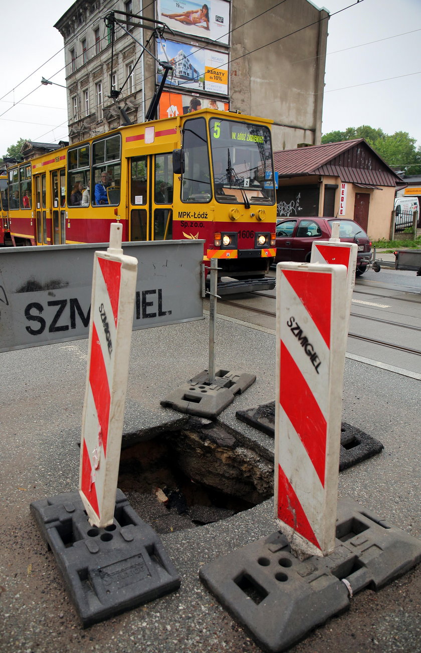 Zapadła się jezdnia