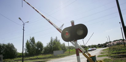 Auto wjechało pod pociąg. Dróżniczka była pijana