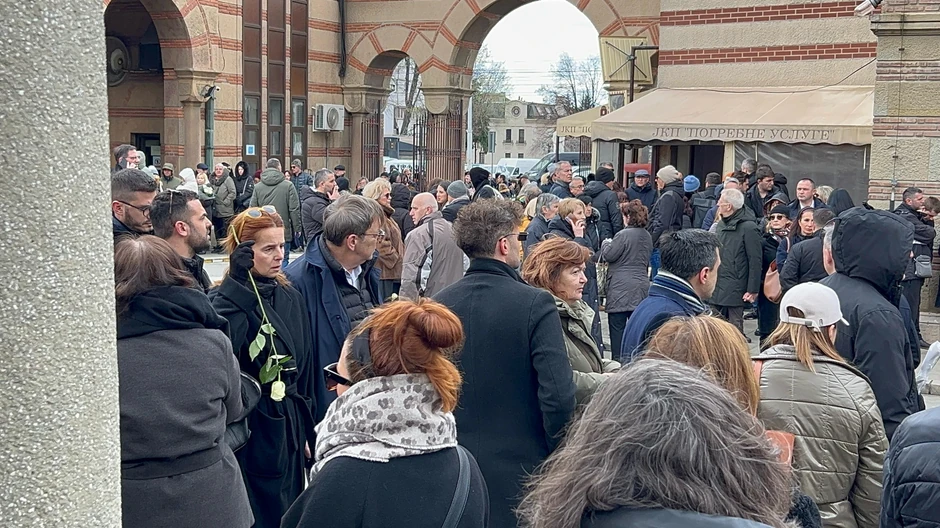 Tika Stanić na sahrani ćerke Buleta Goncića