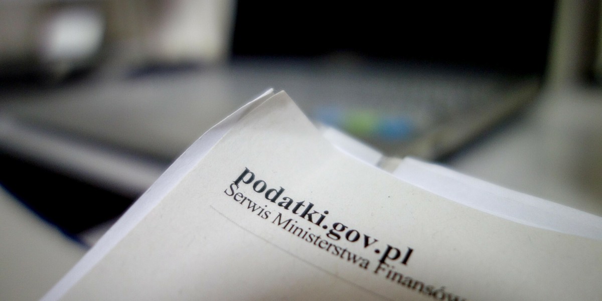 Przedsiębiorcy znów muszą samodzielnie wypełnić roczne zeznanie. Fiskus nie przygotuje dla nich e-PIT - informuje środowa "Rzeczpospolita".