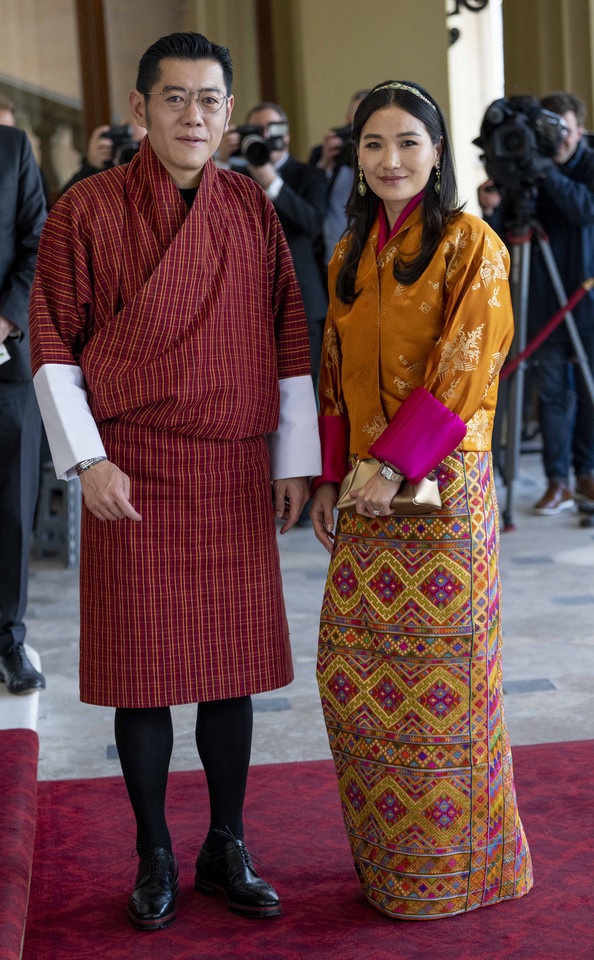 Król Jigme Khesar Namgyel Wangchuck i królowa Dziecyn Pema z Bhutanu