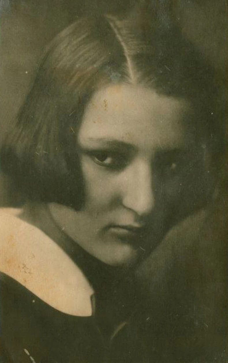 Erna Hanfštengl je bila lepa, obrazovana i inteligentna, a mediji su pisali da će se veriti sa Hitlerom. Ona je izabrala Zauerbruha