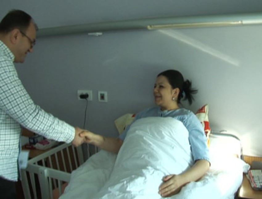 Gradonačelnik Zoran Antić čestita srećnoj majci Vesni Mladenović