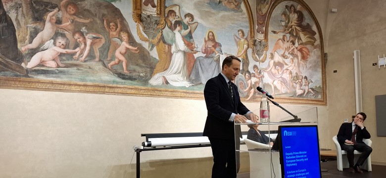 Radosław Sikorski do eurofobów w Polsce. "Cieszy was, że Orban może zablokować sankcje wobec Rosji?"