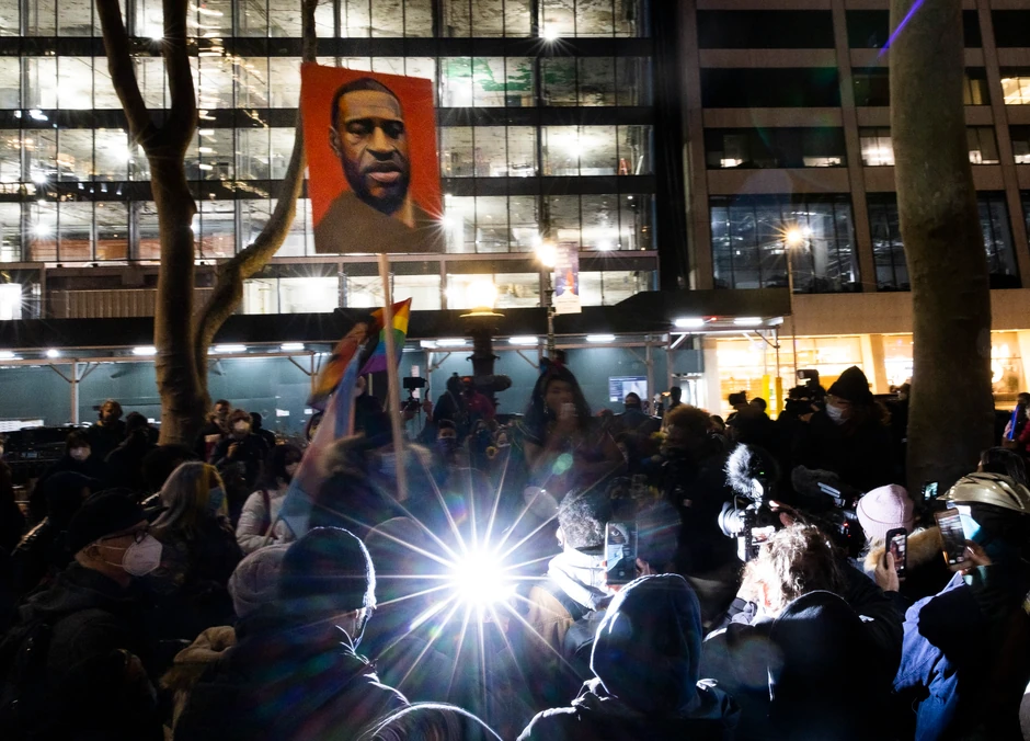 Skup ispred sudnice u Njujorku