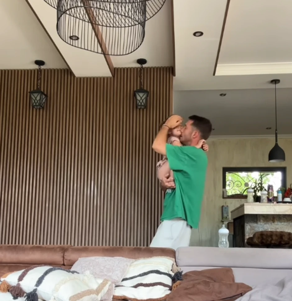 Jovan Pantić sa ćerkicom