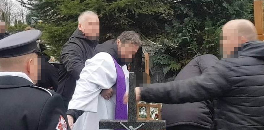 Pijany ksiądz padł na grób podczas pogrzebu. Jest szokująca decyzja śledczych