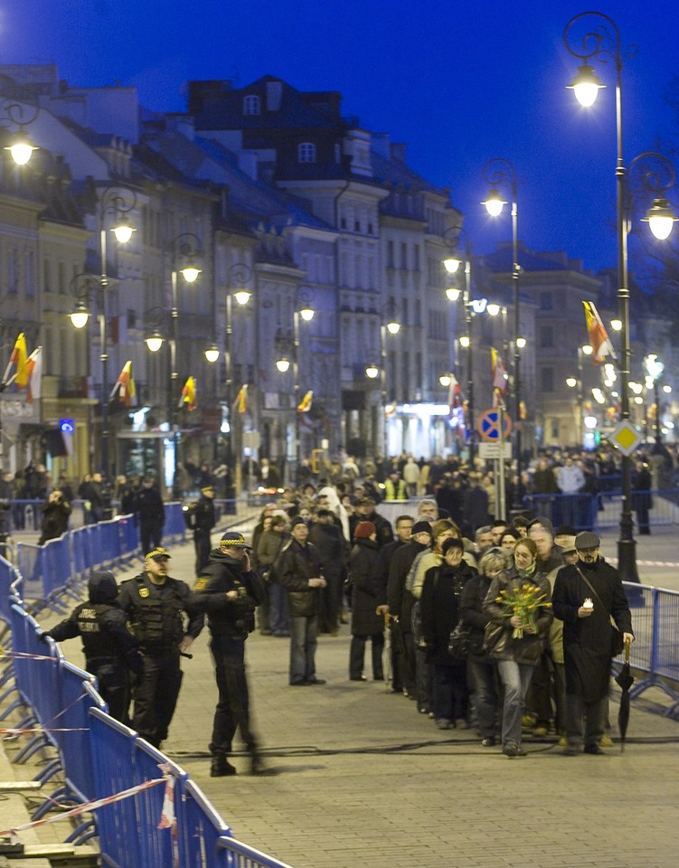 WARSZAWA KATASTROFA PAŁAC PREZYDENCKI KOLEJKA