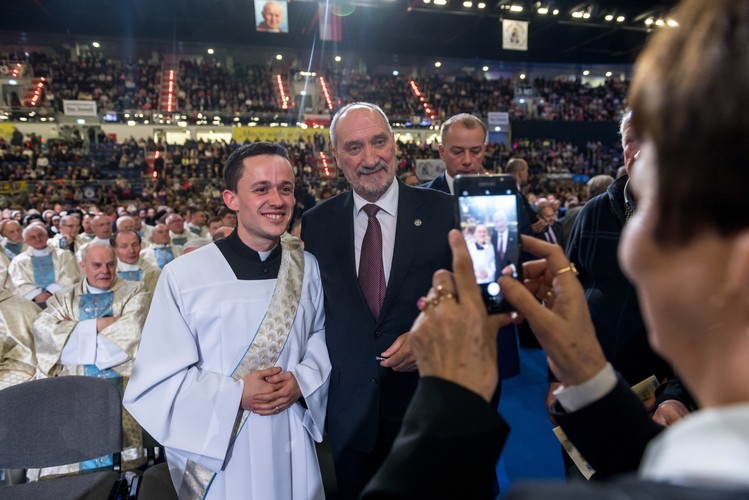 Minister Obrony Narodowej chętnie pozował do zdjęć.