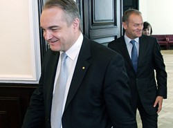 Tusk chce odebrać chłopów Pawlakowi