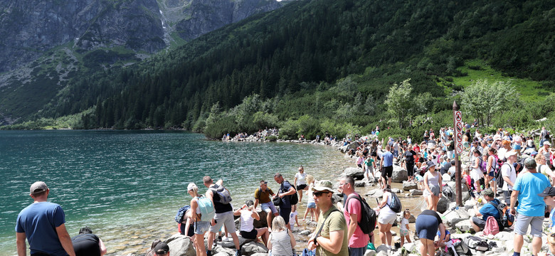 Rekordowy sierpień w Tatrach. Milion turystów odwiedziło górskie szlaki