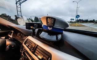 Młodzi kierowcy pod specjalnym nadzorem. KE chce wprowadzić zasadę "zero alkoholu"