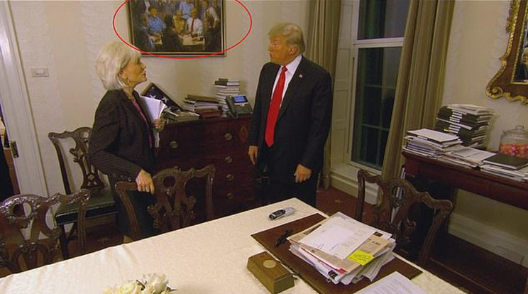 Egy interjú közben tűnt fel a nézőknek a különleges alkotás, Trumppal a főszerepben / Fotó: NEZO