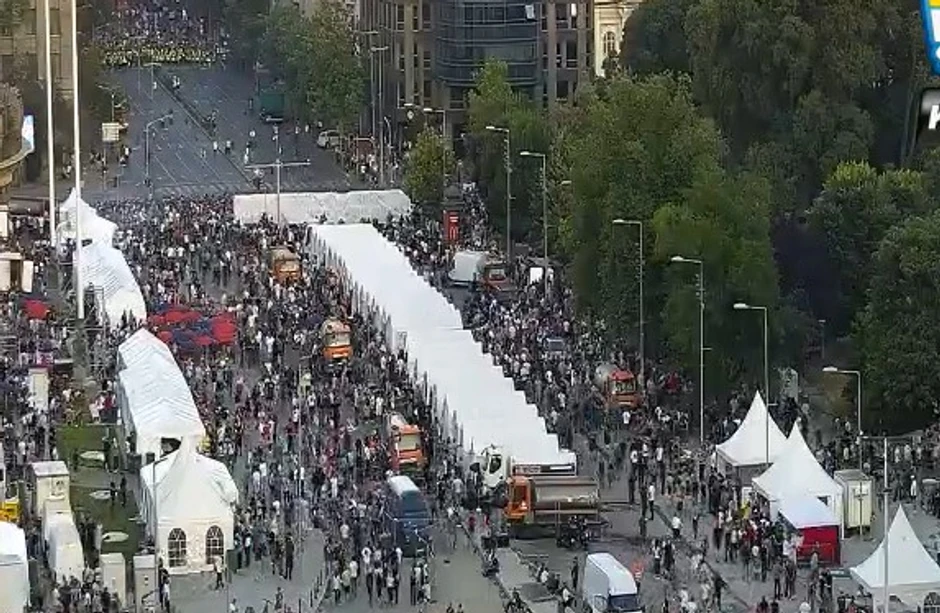 Skup kod Pionirskog parka nešto posle 20 časova